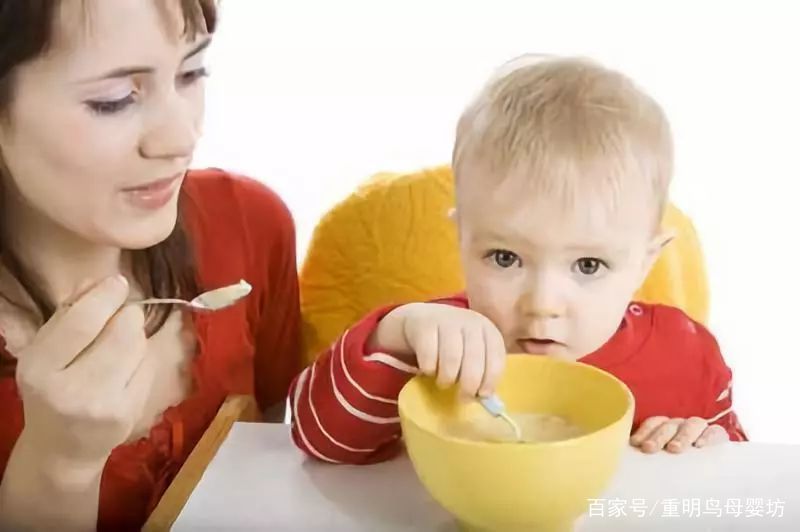 5个月的宝宝能吃米粉吗,关于5个月的宝宝能否吃米粉的探讨